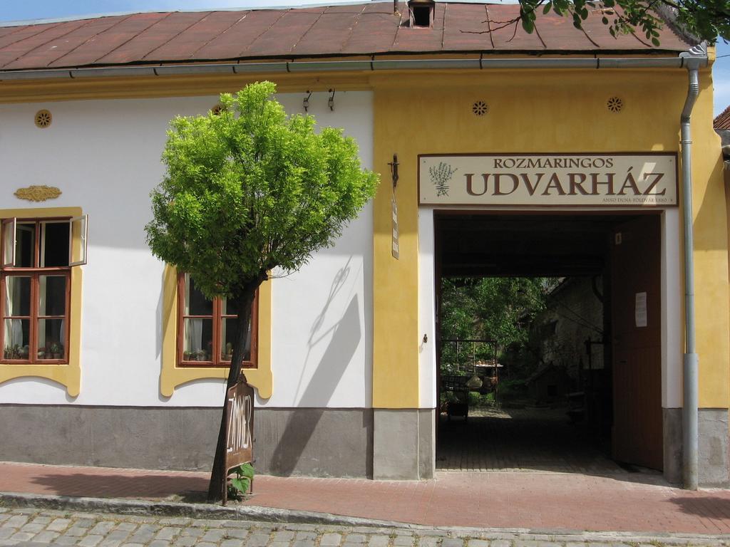 Rozmaringos Udvarhaz Dunafoldvar Luaran gambar